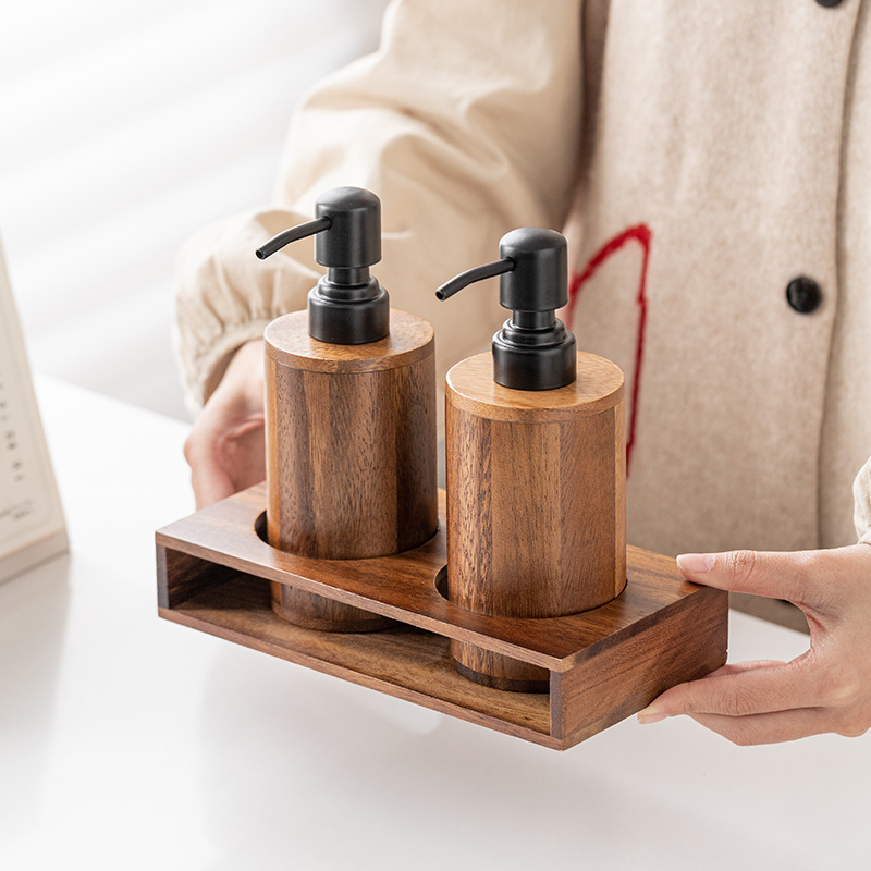 Luxury Skincare Bottles - クルミ材のプレス式分割用空ボトル。 無垢材の高級ハンドサニタイザー、シャンプー、スキンケア製品の空缶