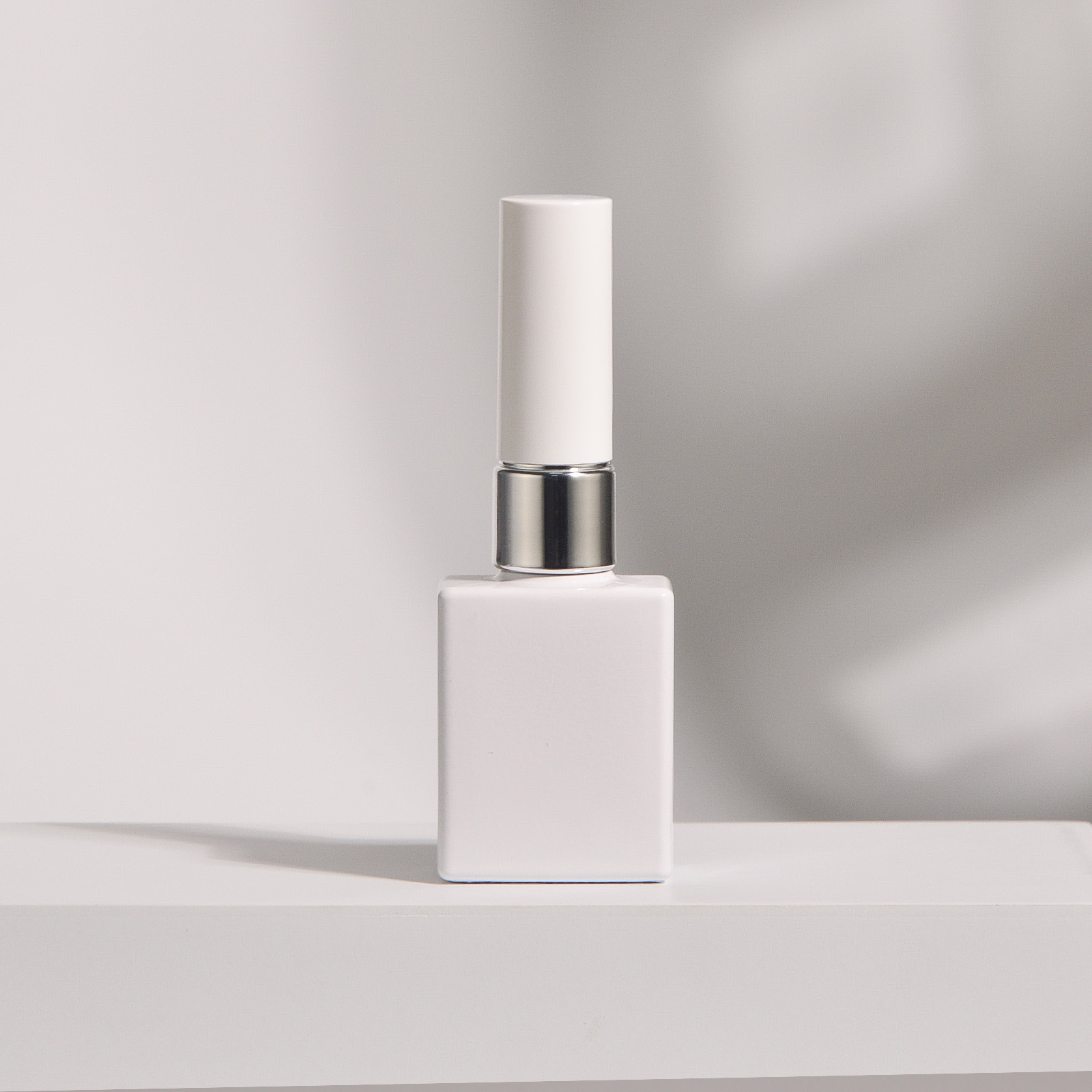 ‌ 8ml/10ml/15ml ホワイトガラス製 空ネイルポ - Luxury Skincare Bottles のレビューと価格